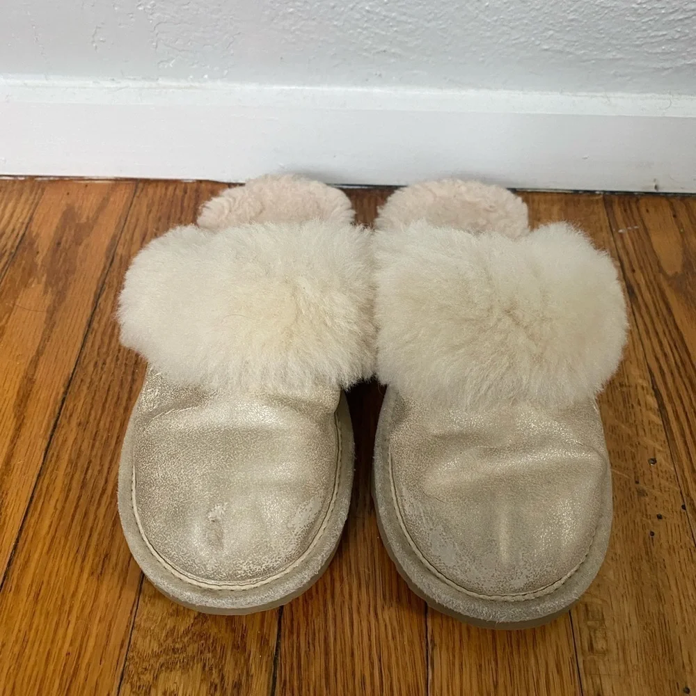 UGG Cozy Metallic Slipper Gold Girl’s Size 2